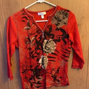 Woman’s Small 3/4 Sleeve V-neck Shirt